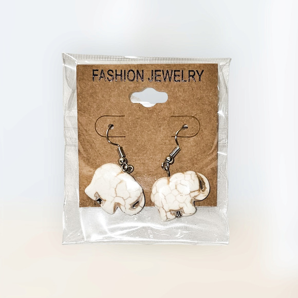 Boutique New handcarved semiprecious howlite elephant earrings - Picture 1 of 7
